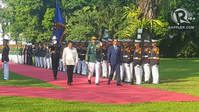 SAKSIKAN: Jokowi-Duterte saling bersulang dalam makan malam kenegaraan