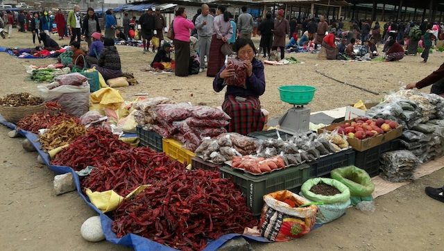 Pasar tradisional di Punakha, Bhutan. Menuju negeri dengan produk 100 persen organik. Foto oleh Uni Lubis/Rappler. 