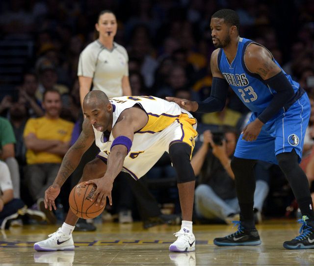 Ice-cold Bryant frustrated amid Lakers’ lackluster start
