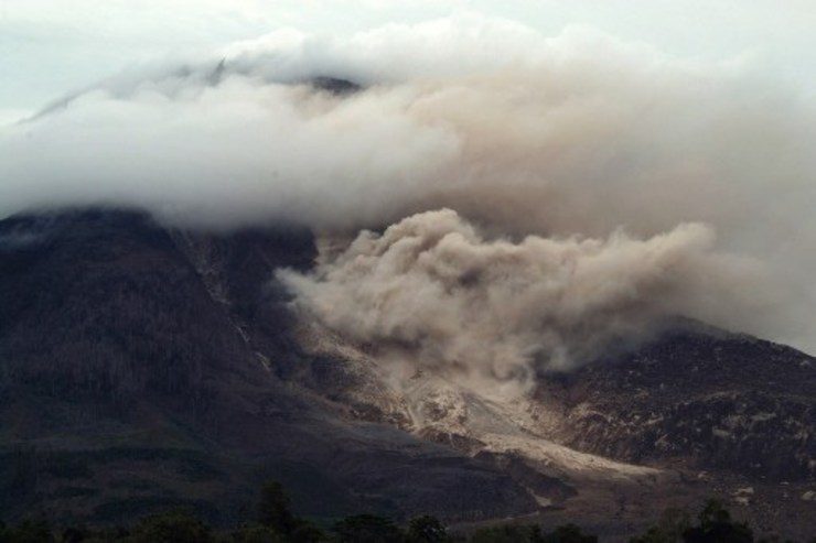 IN PHOTOS: Gunung Sinabung meletus lagi