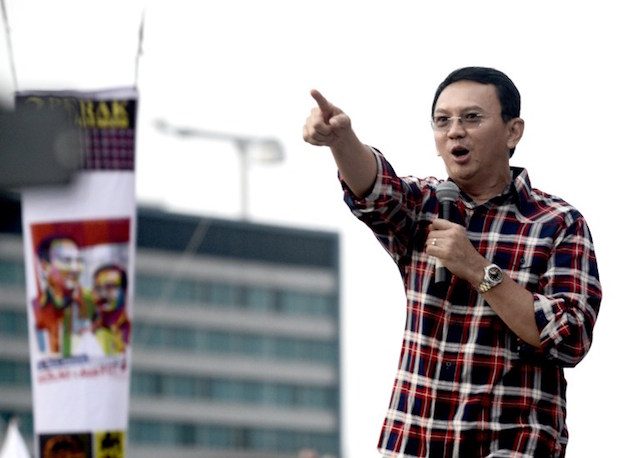 Throngs vow to vote for Muslim leaders in Jakarta election
