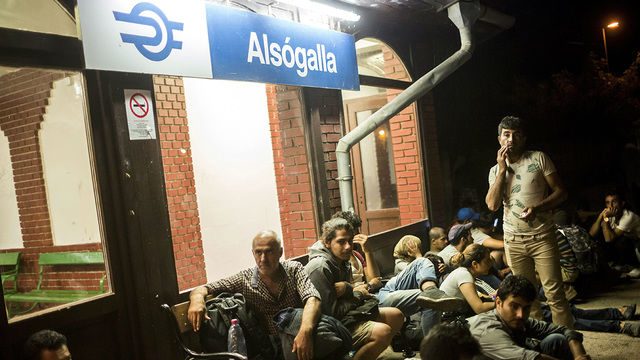 Austrian leader calls for emergency EU summit on migrant crisis