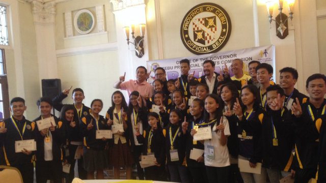 DOUBLE CASH INCENTIVES. The Cebu Province Batang Pinoy medalists with officials of the Cebu Provincial Sports Commission. Photo by Mars G. Alison/Rappler 