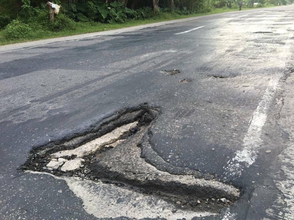 DEFECTIVE. Another portion of the road where motorists tend to get into crashes. Photo from The Philippine News Facebook page  