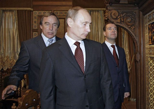 Kremlin hits out as Panama Papers finger Putin circle