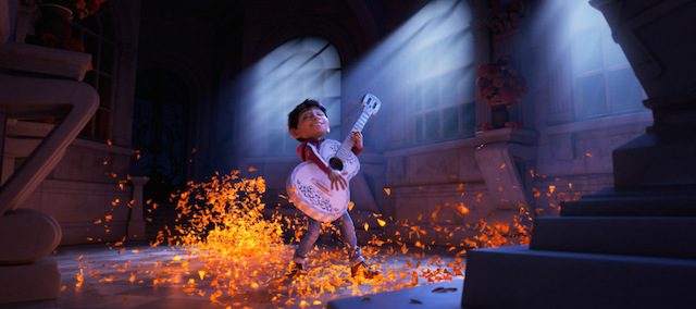 Disney-Pixar siap merilis 'Coco' yang berkisah tentang seorang bocah asal Meksiko bernama Miguel dan kecintaannya pada musik. Foto dari Disney-Pixar. 