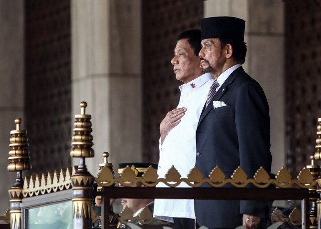 SULTAN'S FRIENDSHIP. Sultan Bolkiah of Brunei is the first royal President Duterte meets as president. Photo from Brunei Informations Department 
