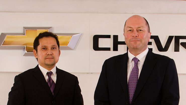 OPTIMISTIC. Chevrolet Philippines' Alberto Arcilla (left) and General Motors South East Asia Operations' Tim Zimmerman are optimistic that with the ASEAN integration, it would make the automotive industry stronger. Photo from Chevrolet Philippines 