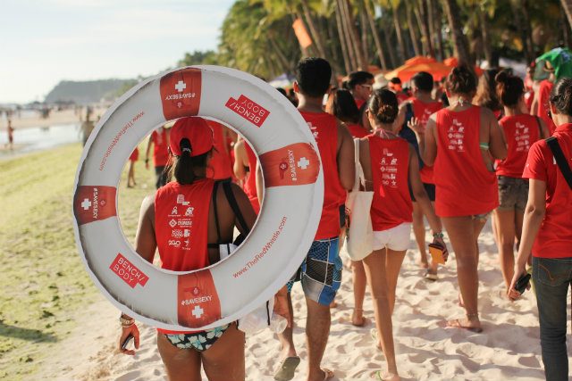 #SAVESEXY LABORACAY RACE. Teams competed against each other in Boracay in May 2015 by sharing how everyone can 'save sexy' – making smart, healthy decisions to stay free from HIV. Photo by The Red Whistle 