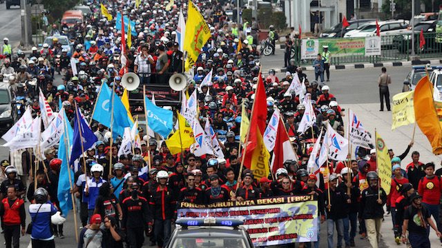 Indonesia wRap: Aksi mogok nasional para buruh, HMI minta maaf