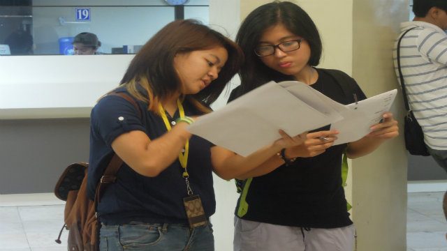 CITY WATCHERS. Student volunteers assess city hall's compliance with the Anti-Red Tape Act of 2007. Image courtesy of Bantay.PH