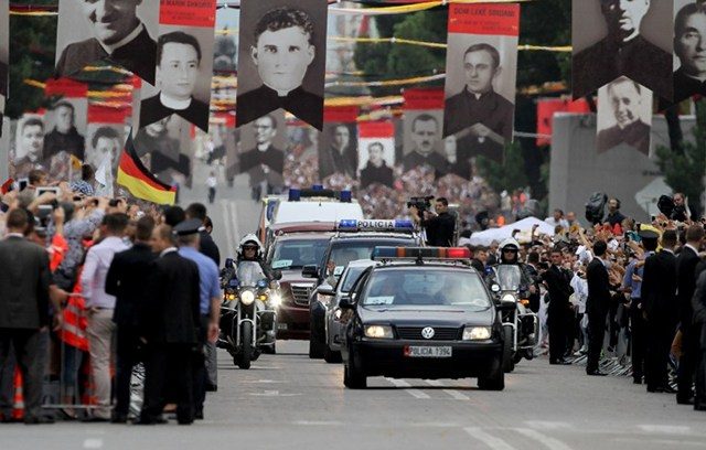 MARTYRS’ BOULEVARD. Pope Francis arrives at Tirana’s main boulevard on September 21, 2014. The boulevard displays photos of Albanian priests killed during the former Communist regime. File photo by Gent Shkullaku/AFP 