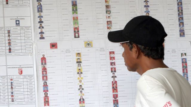 Indonesians vote in parliamentary elections