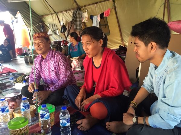 Fish market residents celebrate end of Ramadan in tents