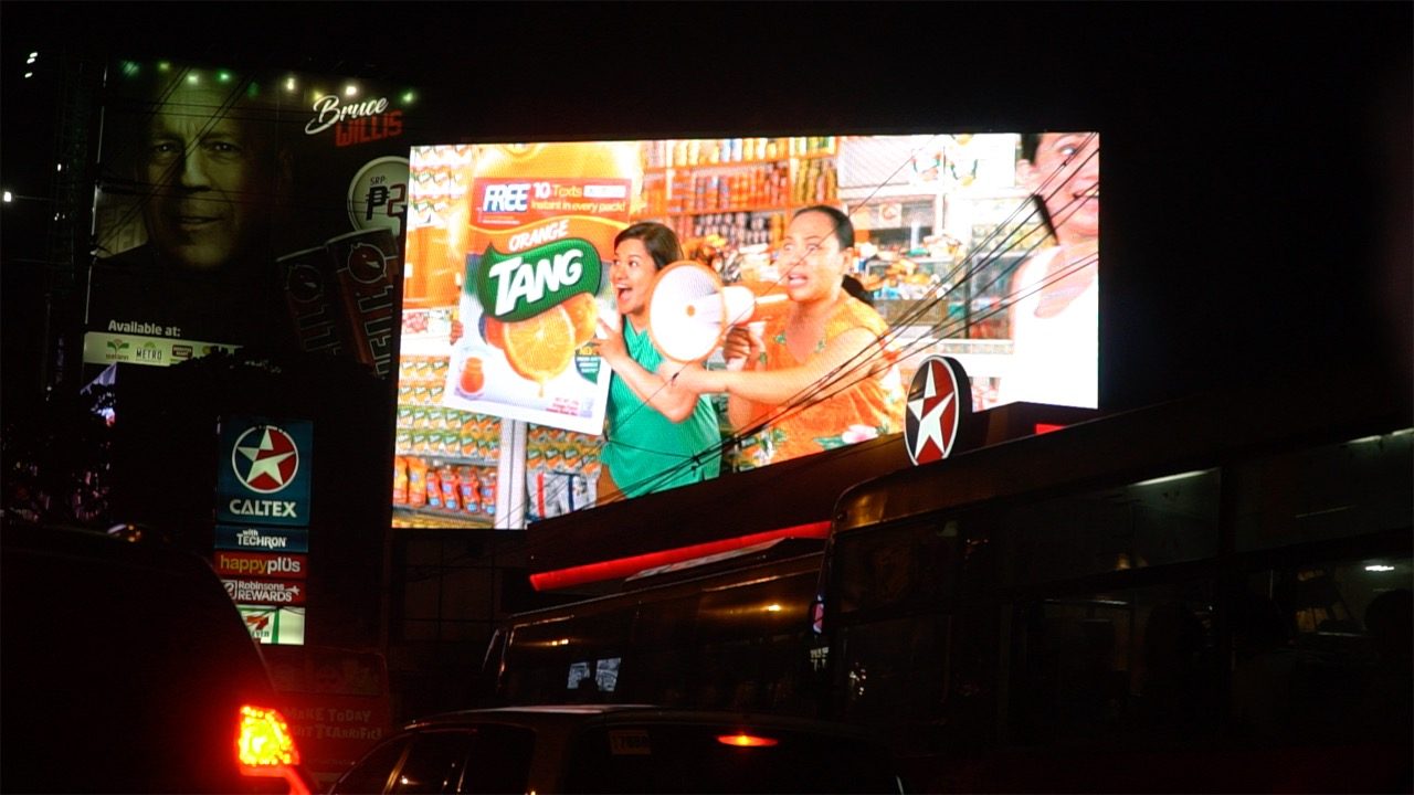 STRATEGY. Companies use electronic billboards to extend their reach. Photo by Naoki Mengua/Rappler  