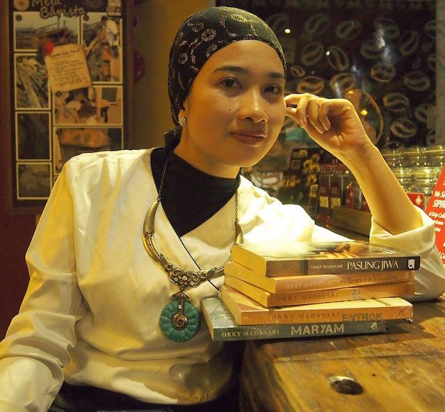 OKKY MADASARI. Okky Madasari adalah penulis novel Entrok, 86, Maryam, hingga Pasung Jiwa. Foto oleh Facebook.   