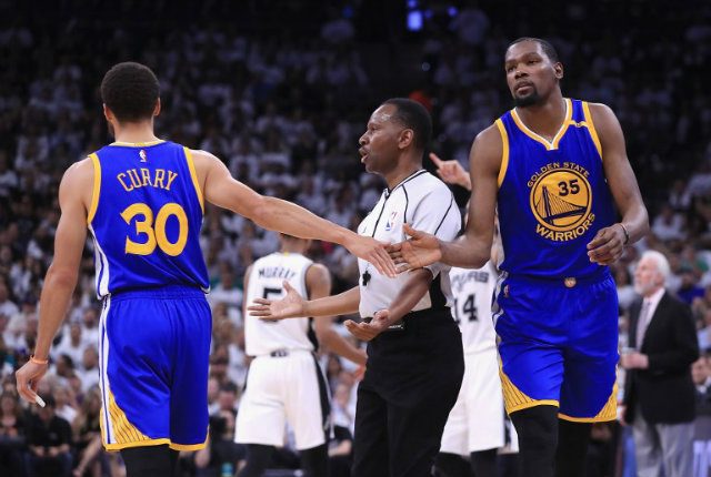 Durant drops 33 as Warriors surge to 3-0 lead over Spurs