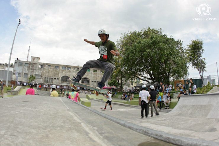 Skater Aljun Jimenez getting air. Photo by Mark Cristino/Rappler