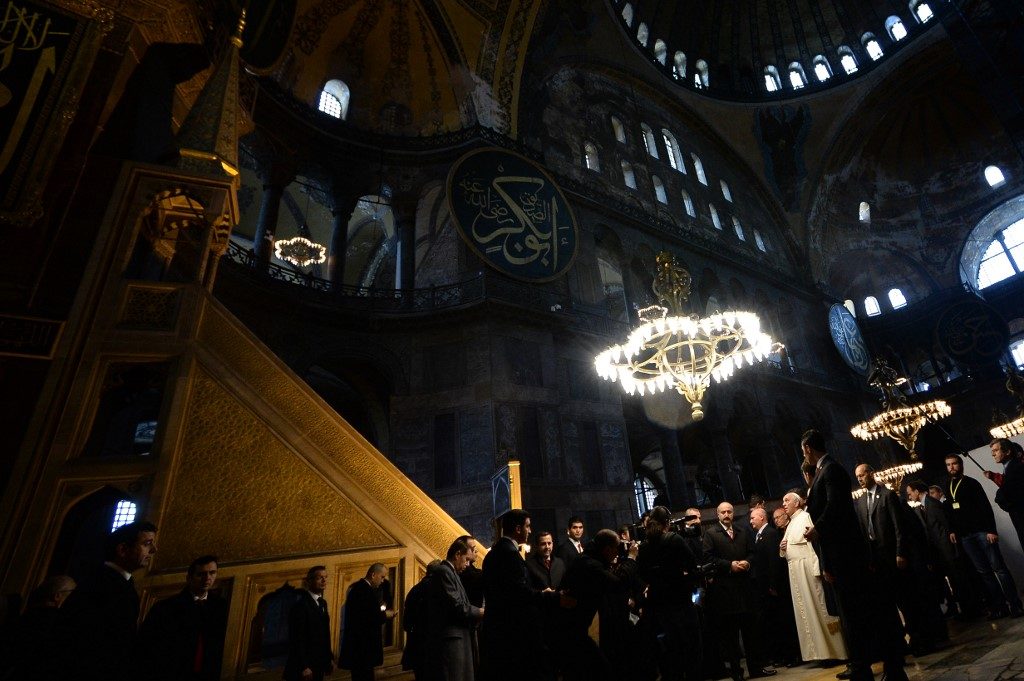 IN HAGIA SOFIA. In this file photo, Pope Francis visits the Hagia Sophia Mosque (Santa Sofia) on November 29, 2014 in Istanbul. Photo by Filippo Monteforte/AFP 