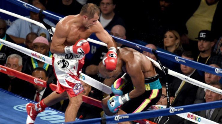 Hopkins shows age in lopsided loss to Kovalev