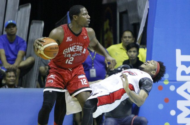 OFFENSIVE FOUL. Calvin Abueva (R) forces Othyus Jeffers to commit an offensive foul in this play. Photo from PBA Images 