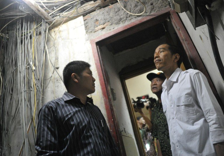 'BLUSUKAN'. Jakarta Governor Joko Widodo inspecting a low-cost housing project in Jakarta in August 2013 in one of his trademark impromptu appearances. Photo by Bay Ismoyo/AFP 
