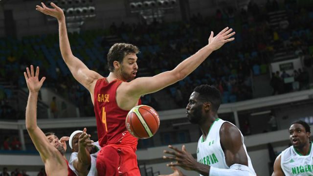 Spain gets first basketball win despite security scare