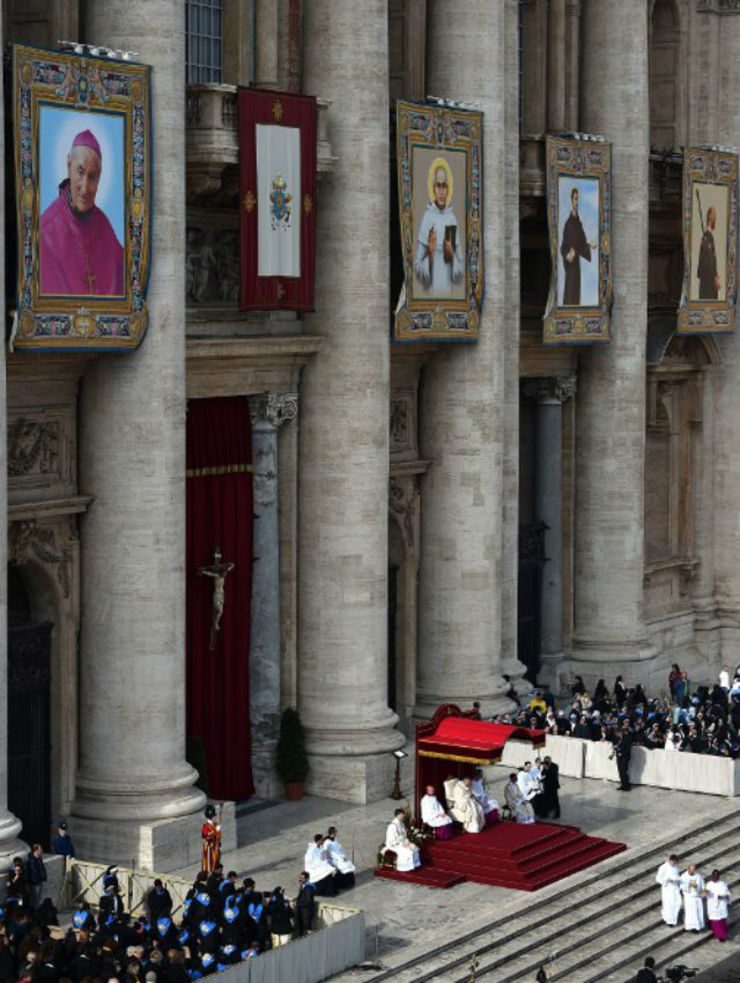 Pope canonizes two Indians