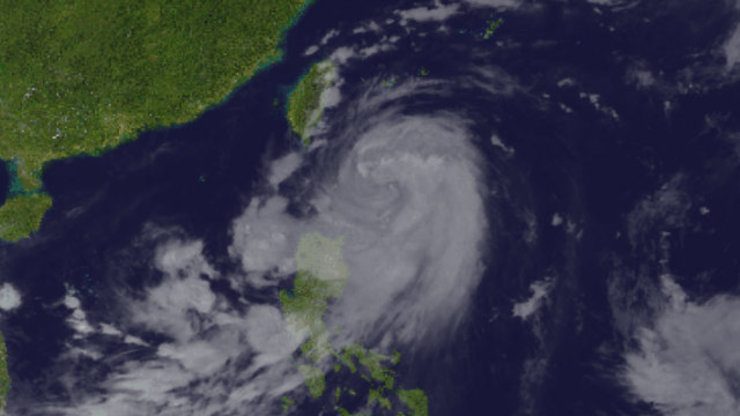 Taiwan battens down for Typhoon Matmo