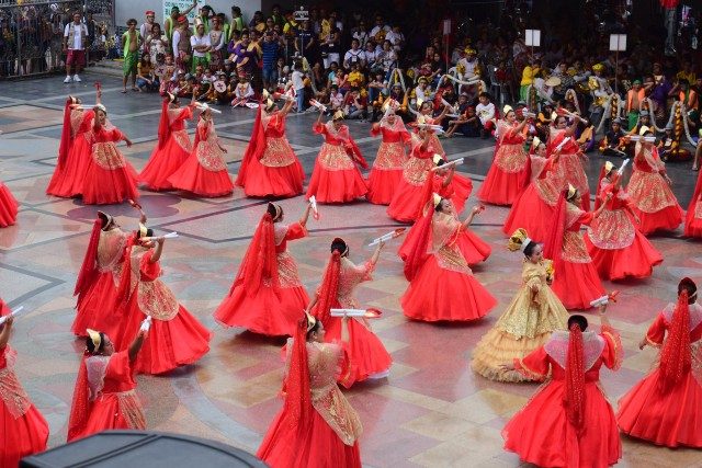 VISPERAS. Dancer choreography tells the story of the first wedding in Cebu. Photo by Iver Villegas/Rappler  