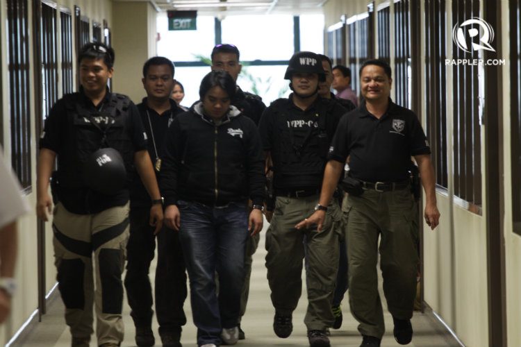PROTECTED. Benhur Luy walks along the Makati Hall of Justice escorted by NBI agents on October 25, 2013. File photo by Rappler