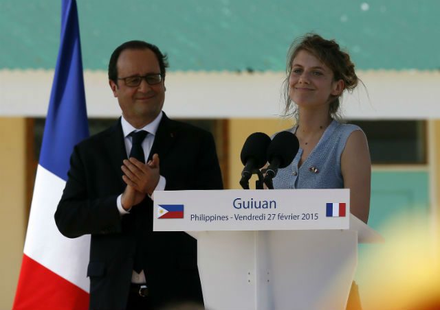 France’s Hollande visits typhoon-devastated Guiuan