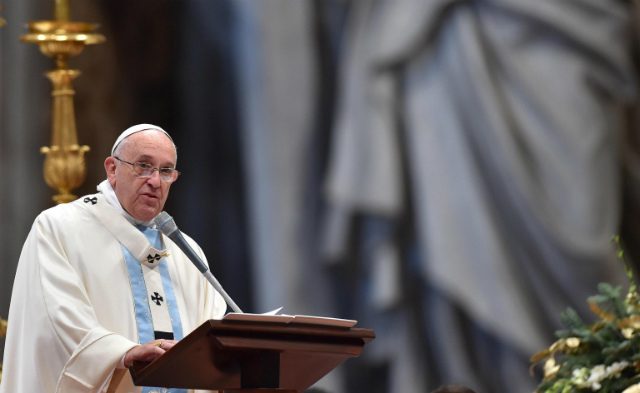 Pope calls for each European parish to take in refugee family