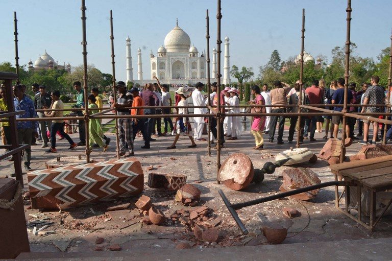 Violent winds topple stone pillars at Taj Mahal complex