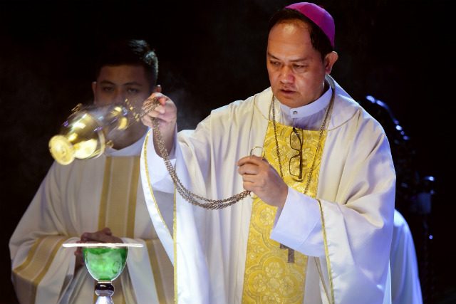 PASTOR'S COURAGE. Caloocan Bishop Pablo Virgilio David is 'a courageous pastor protecting his flock from ravenous wolves,' former Ateneo School of Government dean Tony La Viña says. File photo by Angie de Silva/Rappler  