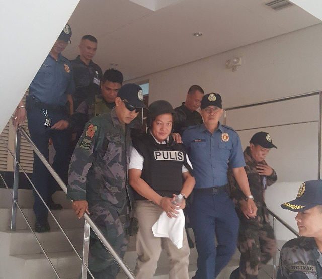 LEAVING COURT. SPO3 Ricky Sta Isabel is escorted from the Angeles City Hall of Justice. Photo by Jun Malig/Rappler 