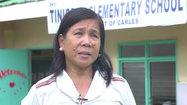 INSPIRATION. Tinigban Elementary School head teacher Editha Logronio says the students are an inspiration to more privileged youth. Photo by David Lozada/ Rappler 