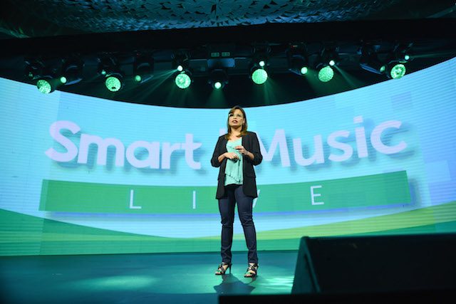 IN WITH THE NEW. Kat Luna-Abelarde updating the audience on what's new with Smart 