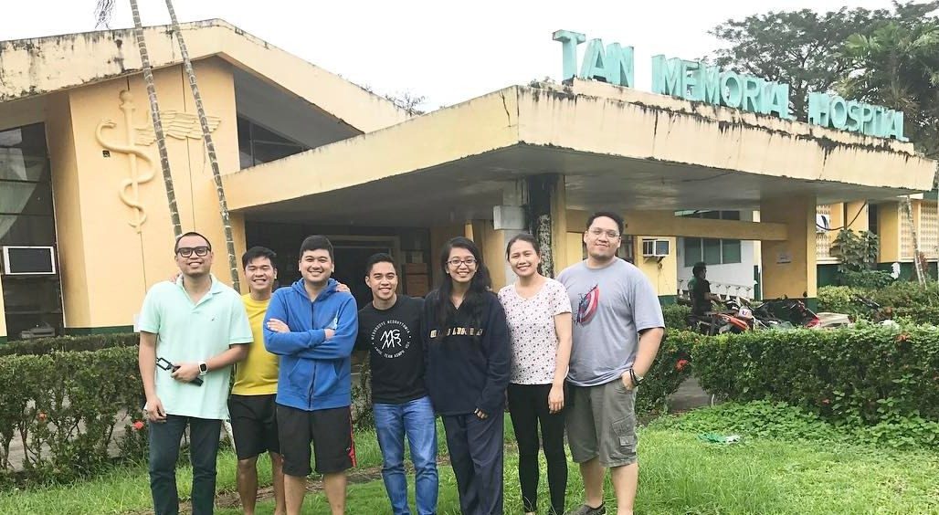 LOCAL HEALTHCARE. Ateneo School of Medicine and Public Health doctors currently working in the district and provincial hospitals in Northern Samar pose for a photo in front of the Tan Memorial Hospital. (L to R) Dr Alfonso Miguel Regala, Dr Terrence Antonio, Dr Raymond Luzarraga, Dr Ezekiel Valera, Dr Sophia Caranay, Dr Sherry Mombay, Dr Merlin Sanicas. Photo courtesy of Mixie Baduria 