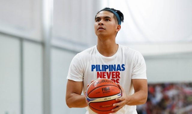 FINDING A WAY. Although still suspended, Kiefer Ravena makes sure to do his work for Gilas Pilipinas. Photo from SBP-CignalTV 