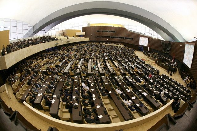 SIDANG. Suasana sidang paripuna Dewan Perwakilan Rakyat (DPR). Foto oleh Adi Weda/EPA  