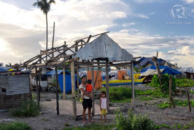 COUNTING ON GOV'T. Inefficiency by officials put the lives of Yolanda survivors at stake. Photo by LeAnne Jazul/Rappler