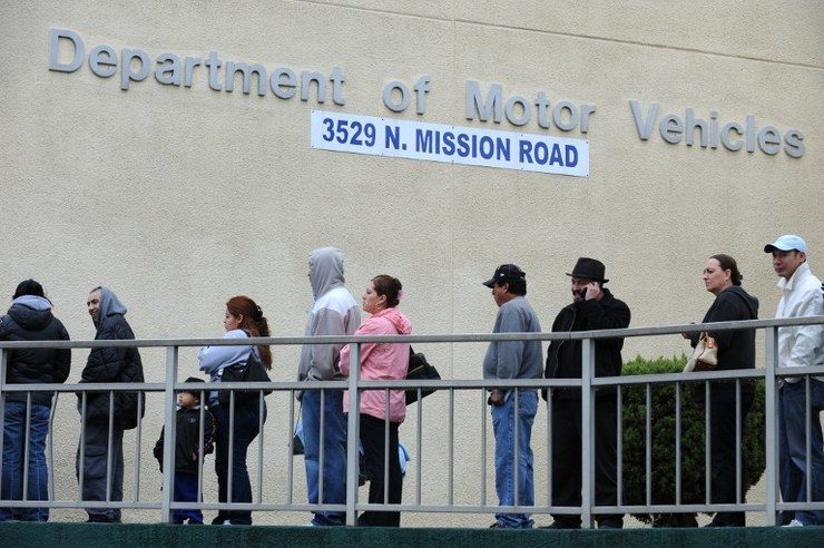 Immigrants snap up new California driver licenses