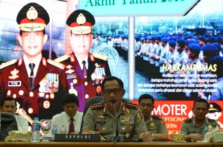 Kapolri Jenderal Tito Karnavian menjawab pertanyaan dalam jumpa pers di Mabes Polri, Jakarta, Rabu (28/12). Foto oleh Akbar Nugroho Gumay/ANTARA 