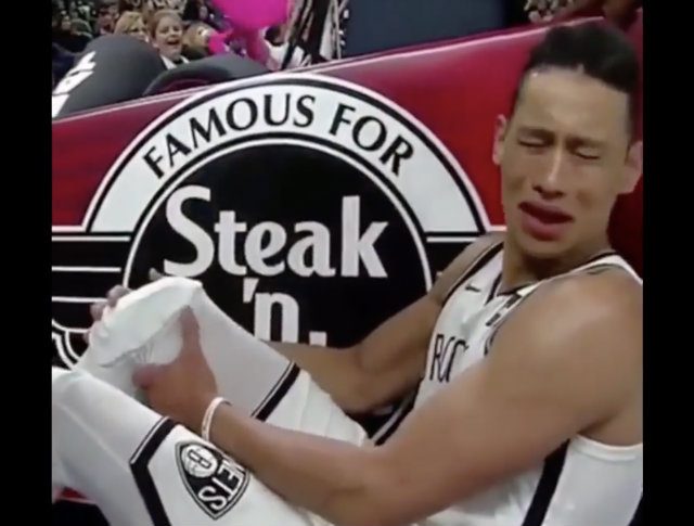 Jeremy Lin breaks into tears after injuring knee in Nets loss