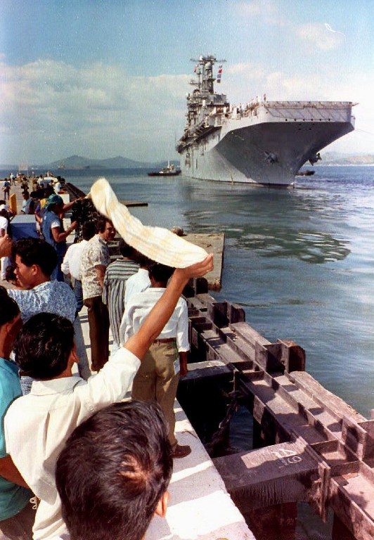 LAST SHIP. Filipino spectators watch the USS Belleau Wood leave Cubi Point as it carries the last group of some 500 U.S. marines from Subic Bay Naval Base to Okinawa on November 24, 1992. File photo by Romeo Gacad/AFP 