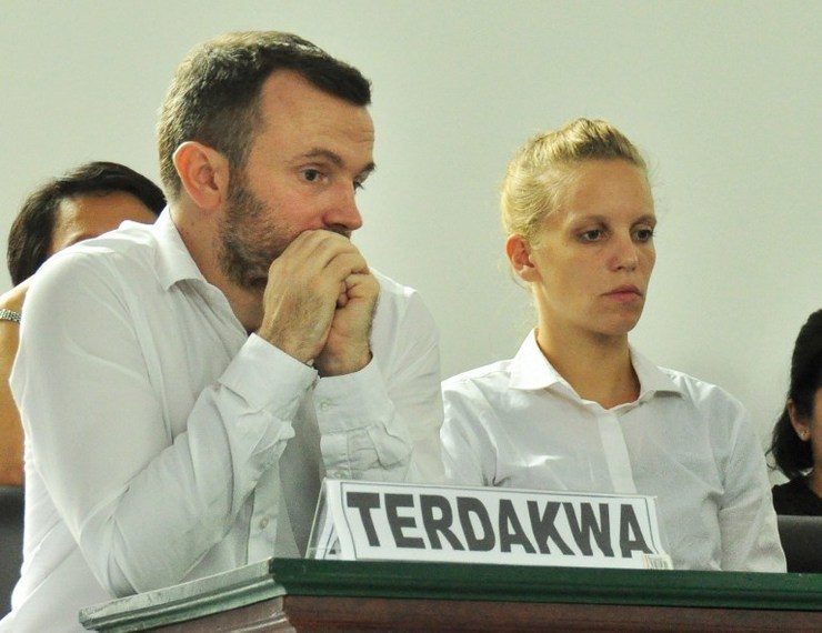 ON TRIAL. French journalists Thomas Dandois (L) and Valentine Bourrat (R) listen to the prosecutors' recommendation during their trial in Jayapura, Papua, on October 23, 2014. Photo by Indrayadi/AFP

