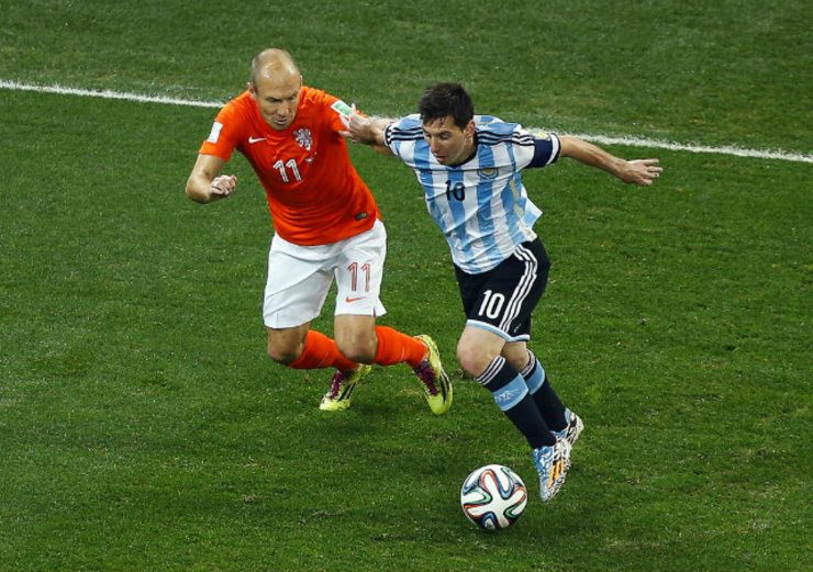 ARG VS NED. Arjen Robben (L) of the Netherlands in action against Argentina's Lionel Messi during their semifinal match. Photo by Chema Moya/EPA