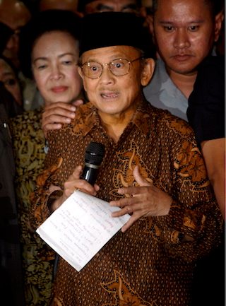 Mantan Presiden Indonesia B.J. Habibie. Foto oleh Bagus Indahono/EPA  