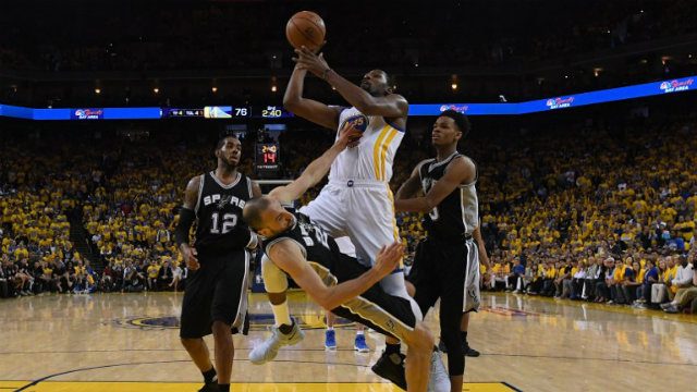 Warriors overcome early deficit to stun Spurs in Game 1